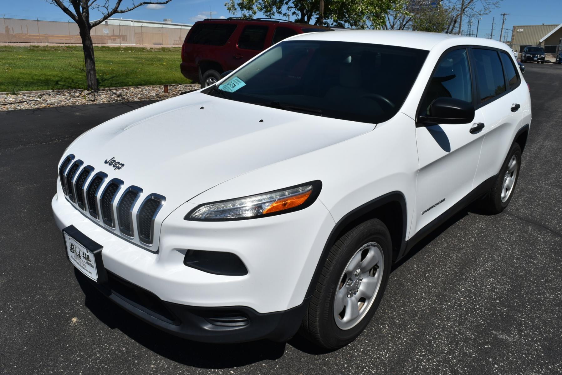 2016 White /Beige Jeep Cherokee Sport (1C4PJMAB4GW) with an 2.4L 4 Cyl Multi -Air engine, 9-Speed Automatic transmission, located at 1600 E Hwy 44, Rapid City, SD, 57703, (605) 716-7878, 44.070232, -103.171410 - Photo #2